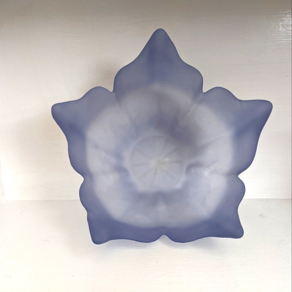 Vintage Viking Glass Lotus Bowl – Amethyst Purple Mid-Century Decor - Picture 3 of 5